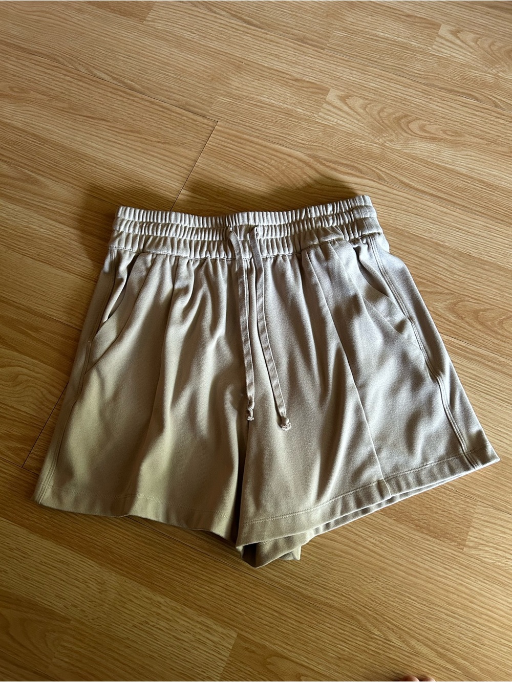 BCBG Beige High Rise Drawstring Lounge Casual Shorts Women’s Medium